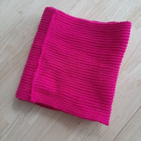 Cableknit Infinity Scarf  - Picture 2 of 3